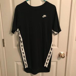Nike Oversized Black / White Tee